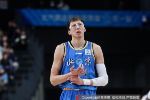 bob半岛体育官方网站-难救主！周琦4中4拿到13分10板 罚球8中5